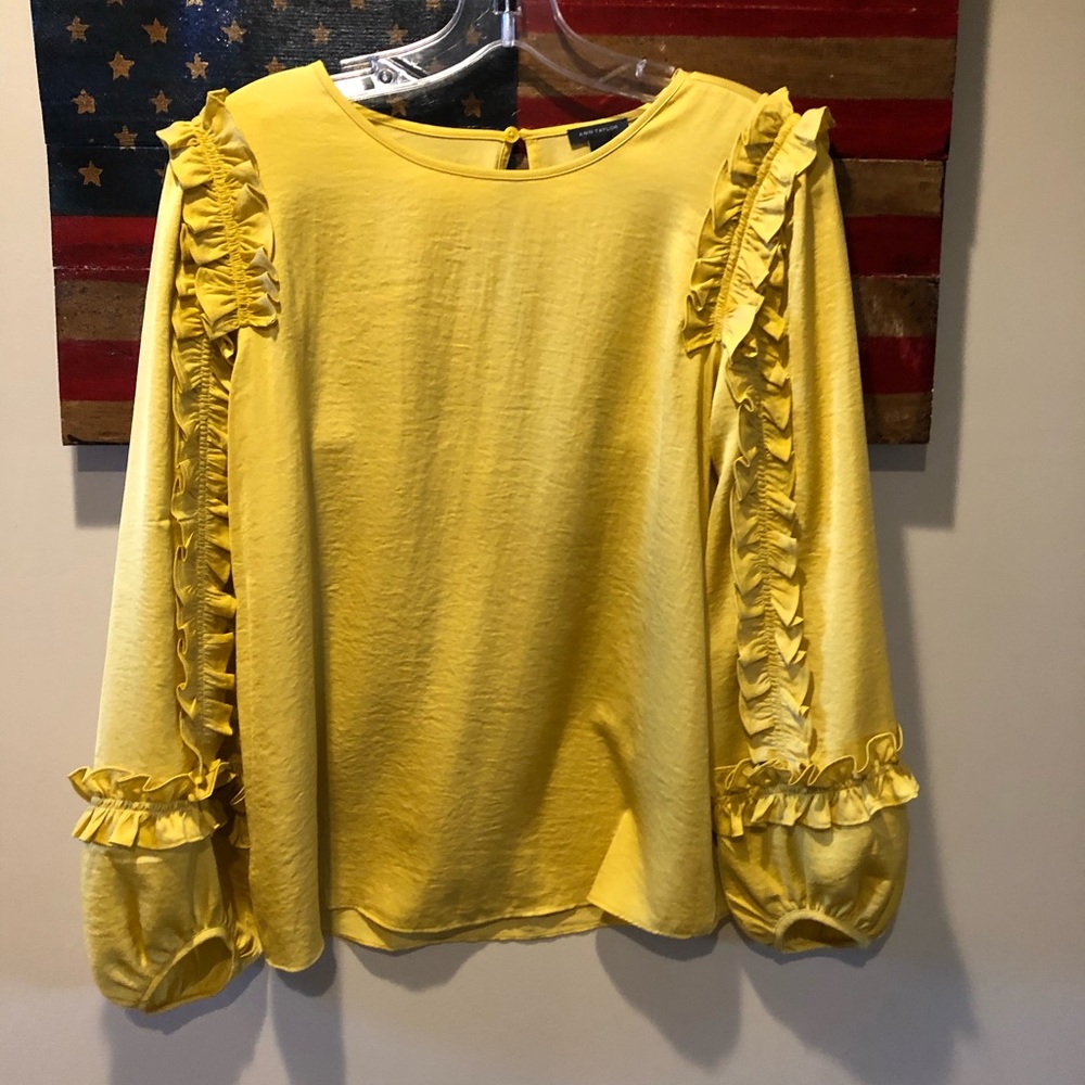 Ann Taylor ruffle sleeve blouse